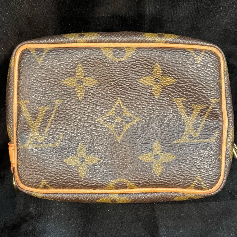 LOUIS VITTON CASE - for credit cards or cosmetics.